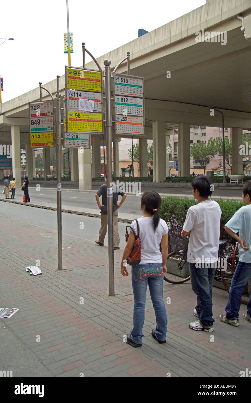 Les arrêts de bus de Shanghai Banque D'Images