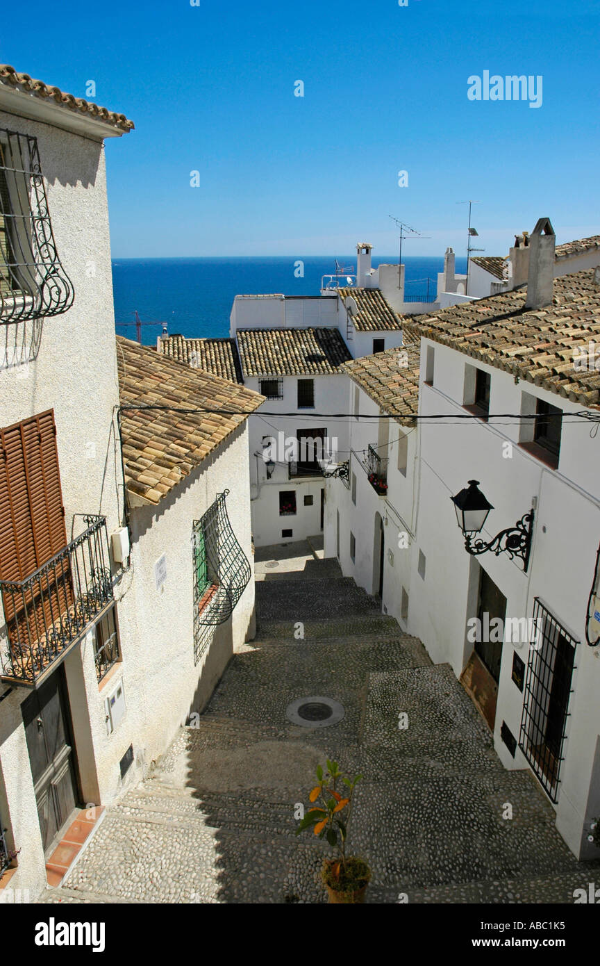 Lane dans la vieille ville d'Altea, Costa Blanca, Espagne Banque D'Images