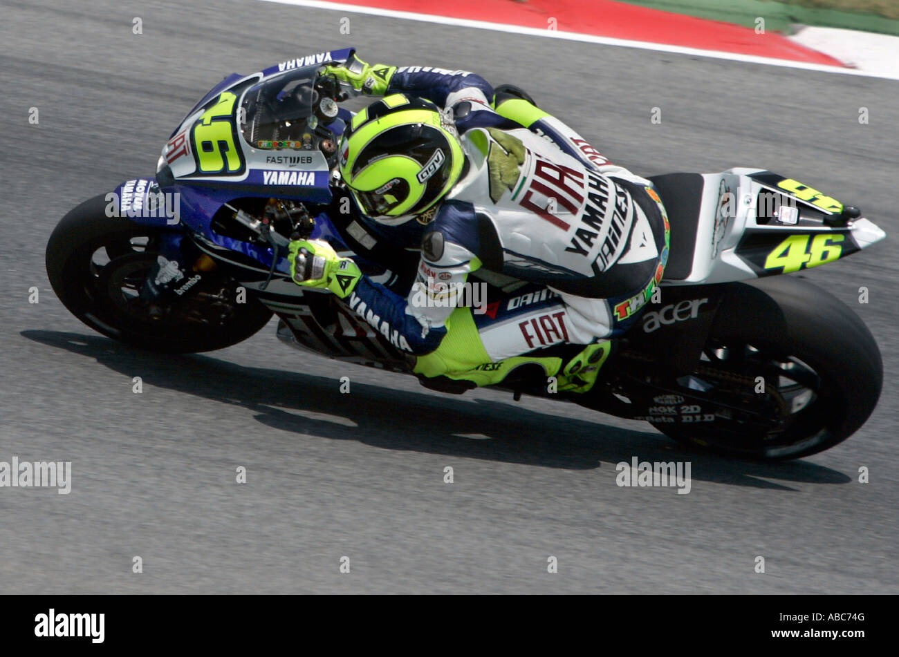 Valentino Rossi circonscription pour le Fiat Yamaha Team dans la Catalogne de 2007, Moto GP Montmelo, Barcelone, Espagne Banque D'Images