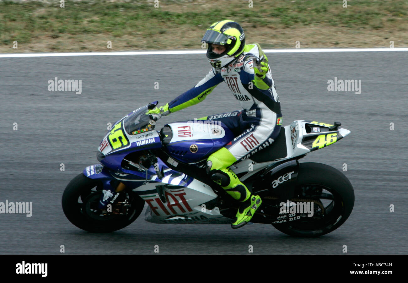 Valentino Rossi circonscription pour le Fiat Yamaha Team dans la Catalogne de 2007, Moto GP Montmelo, Barcelone, Espagne Banque D'Images