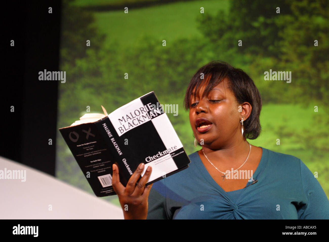 Malorie Blackman femme auteur de romans Fiction Jeunes adultes enfants lecture au Hay Festival de littérature Mai 2006 Banque D'Images