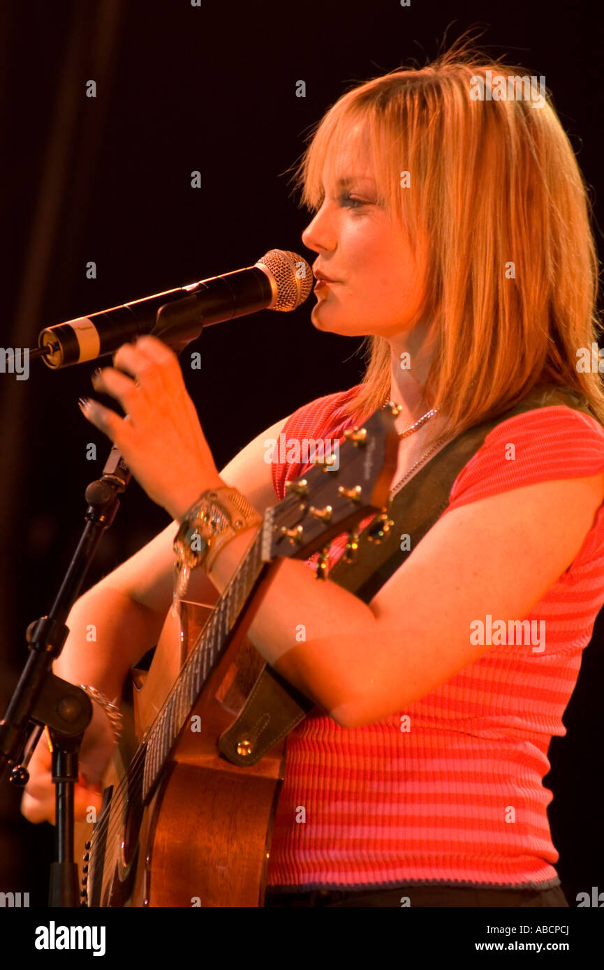 Sinead Quinn au St Patricks day 2003 à Birmingham UK Fame Academy 2002 runner-up Banque D'Images