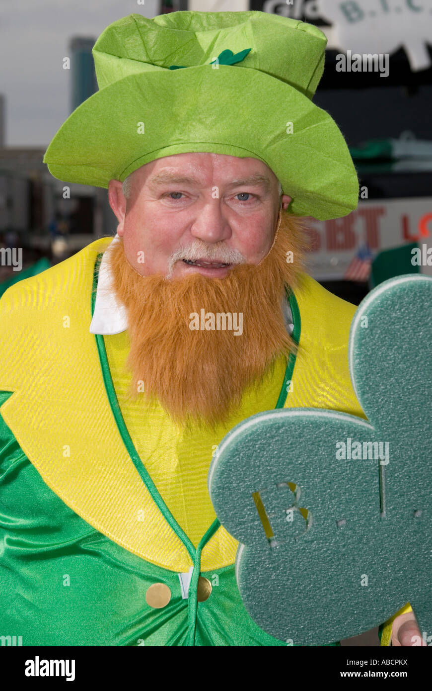 St Patricks day à Birmingham 2007 habillés en un lepracorn Banque D'Images