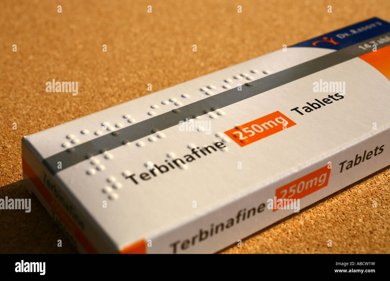 Braille sur un paquet de médicaments Banque D'Images