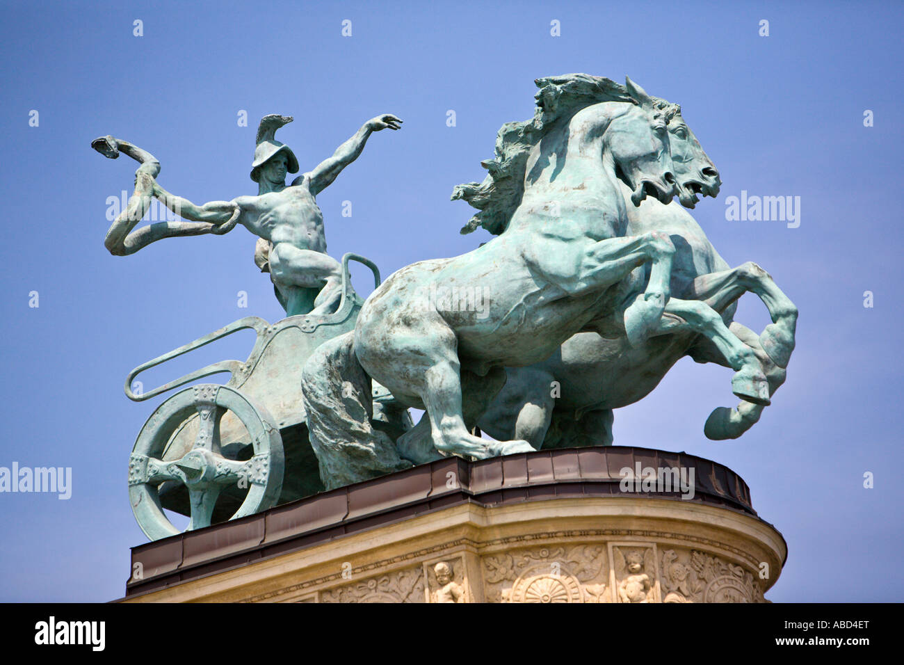 Rydwan, dieu de la guerre, partie de la monument du millénaire créé par , Hosok tere (Place des Héros), Budapest, Hongrie Banque D'Images