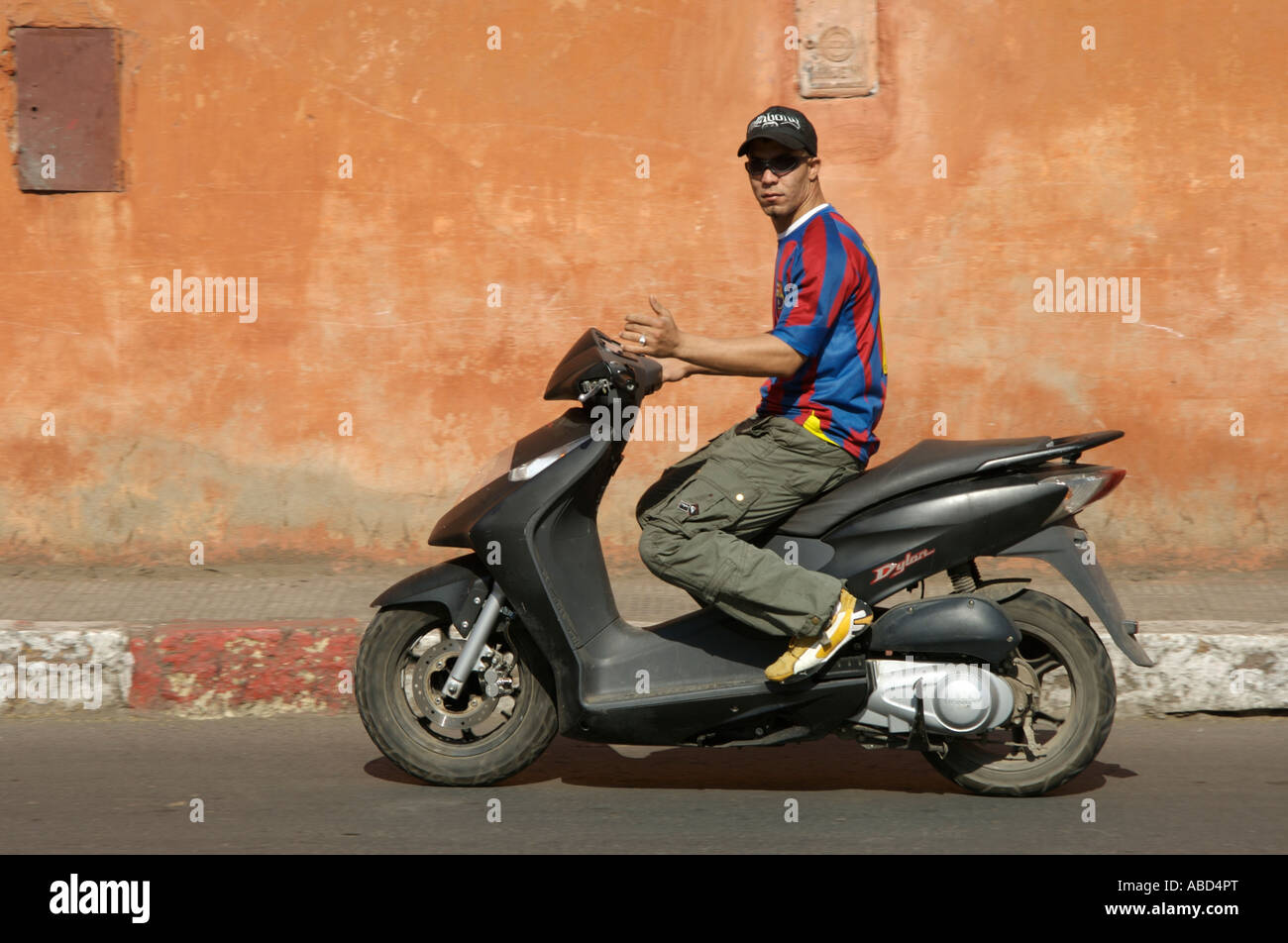 homme sur scooter Photo Stock - Alamy