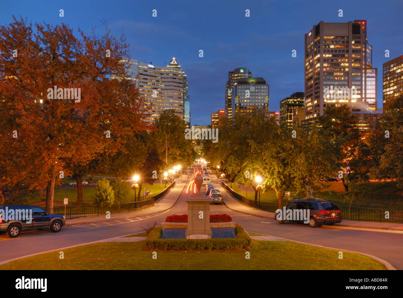 Heure bleue sur les toits de Montréal vu de l'Université McGill - l'horizontale Banque D'Images