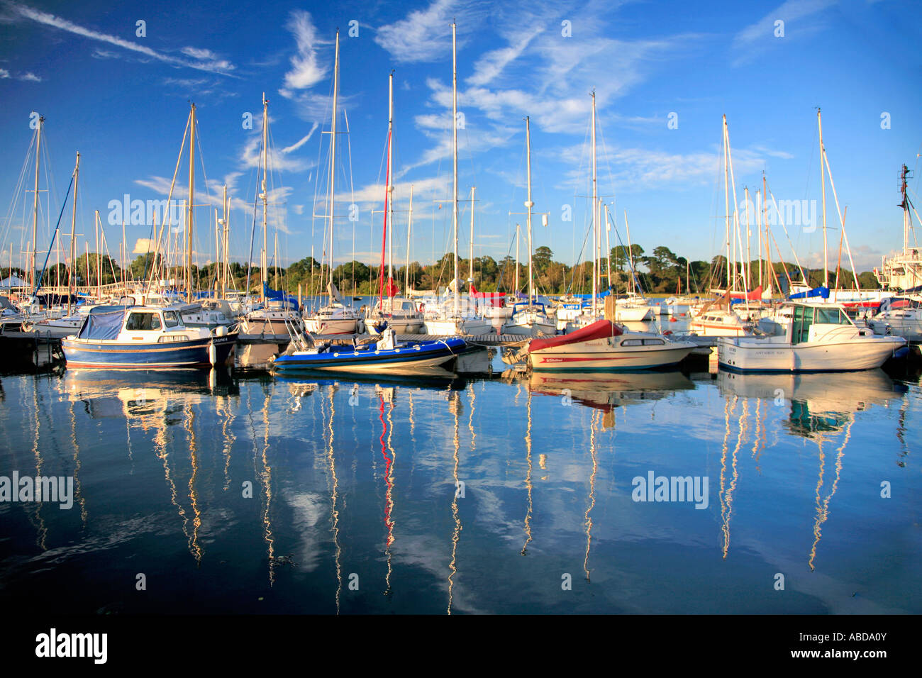 Bateaux dans le port de Lymington, Hampshire, Angleterre, Grande-Bretagne, Royaume-Uni Banque D'Images