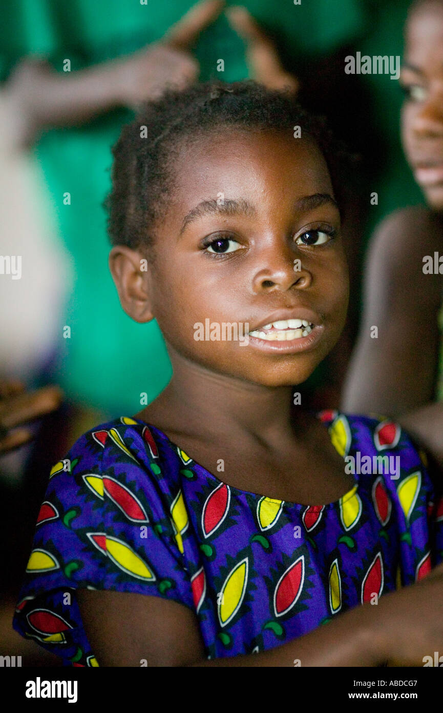 À l'école de l'enfant pygmée dans la République du Congo Banque D'Images