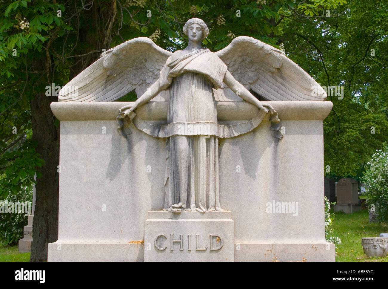 Angel à une tombe dans le cimetière Oakwood à Troy New York Banque D'Images