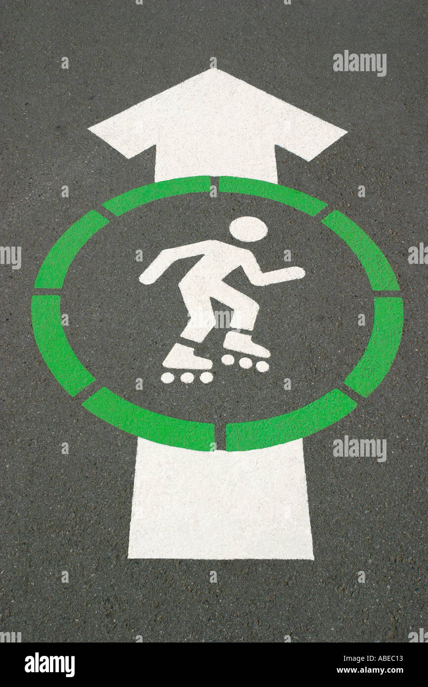Signe de la chaussée indiquant un chemin du roller, skate inline lane ou à vélo Banque D'Images