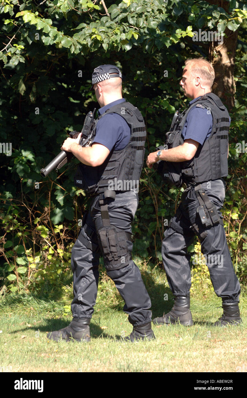 Des policiers sur un appel à l'Angleterre, Royaume-Uni Banque D'Images