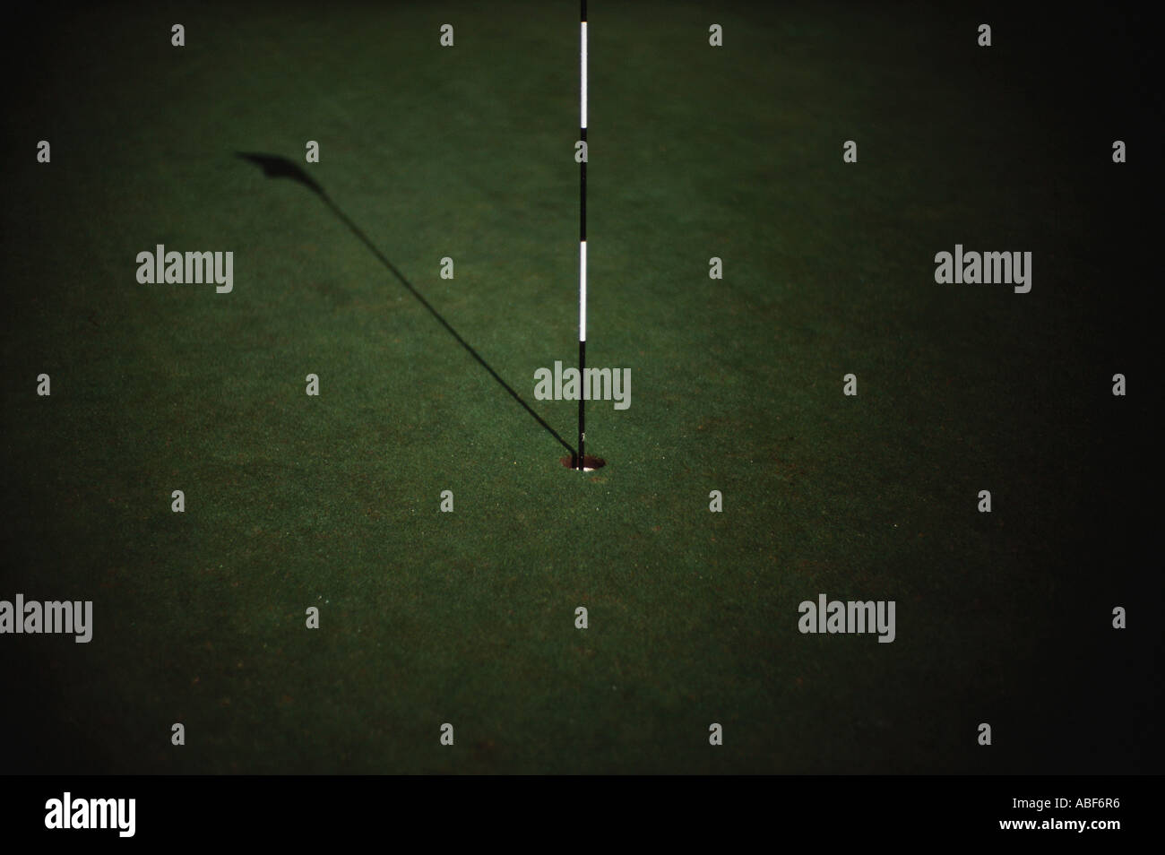 Droit d'impressionnistes trou de golf flag pole wimbledon common london uk Royaume-Uni Angleterre Grande-bretagne europe eu Banque D'Images
