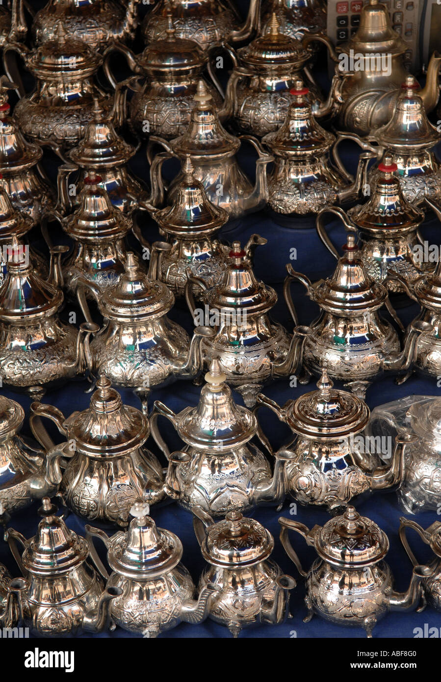 Théières Marocaines Traditionnelles De Fès En Métal Argenté – Lot De Service à Thé