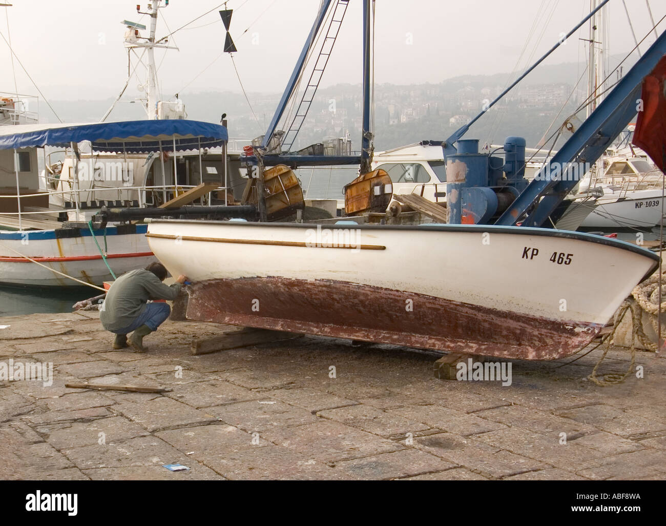 Travailler sur un bateau Banque de photographies et d’images à haute résolution Alamy
