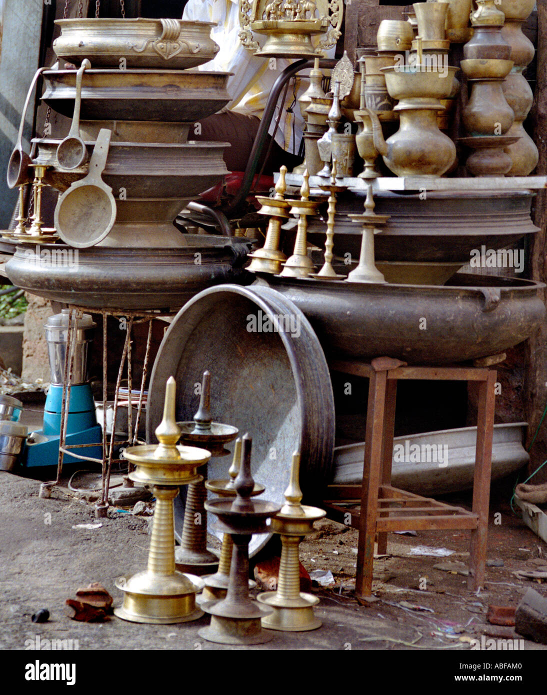 Une boutique d'antiquités à Calicut Kerala Inde Banque D'Images
