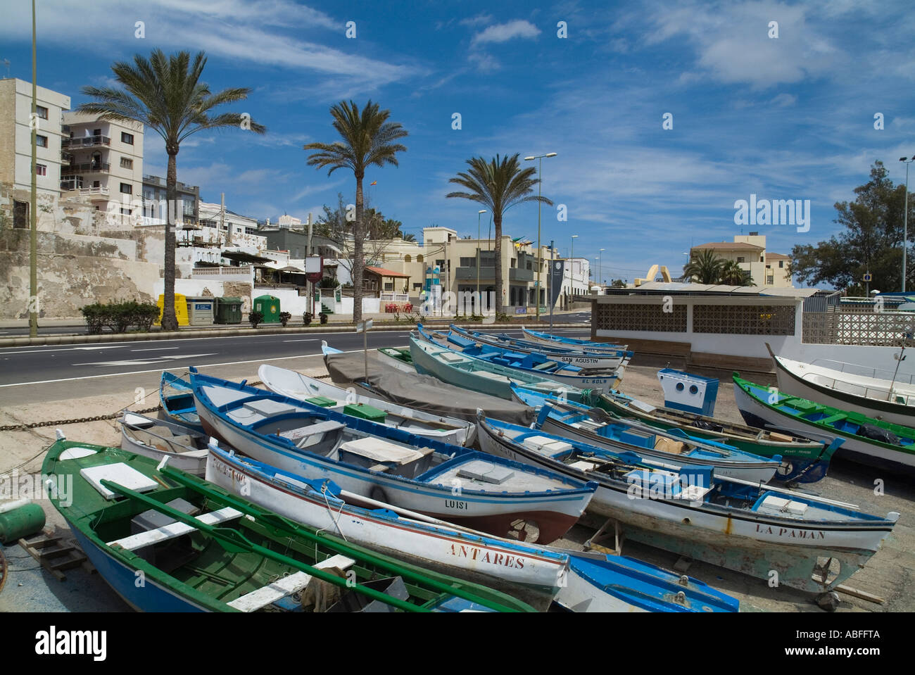 Dh PUERTO DEL ROSARIO FUERTEVENTURA bateaux de pêche sur halage port Banque D'Images