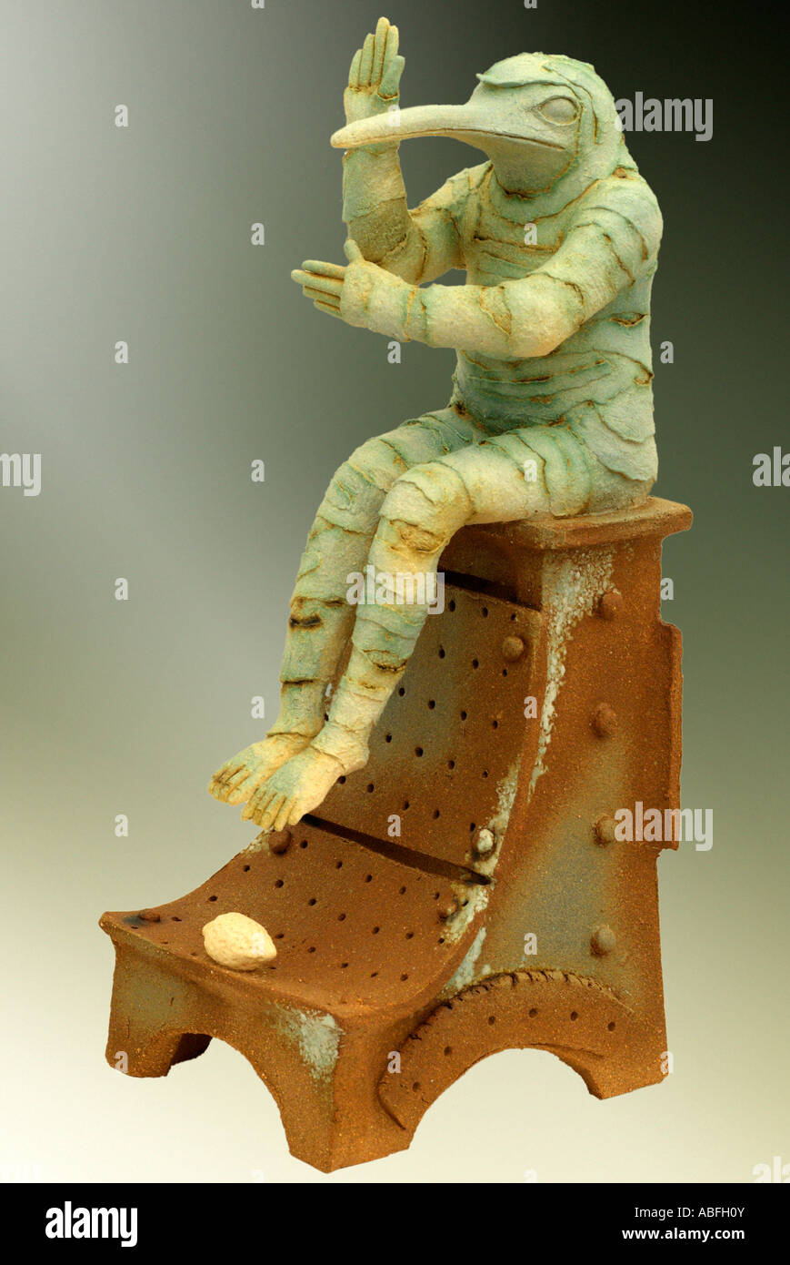 Fantasy figure du prince d'autres monde statue mondaines sculpturales hybride humanoïde mécanique aviaire techno technologie orname ornement Banque D'Images