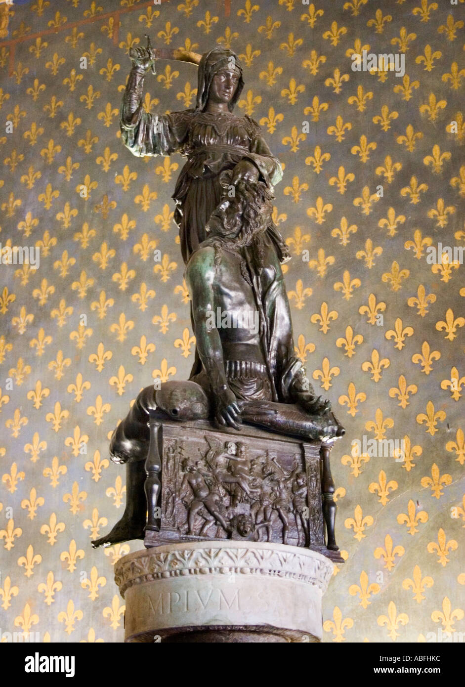 La sculpture de Donatello de Judith et Holopherne logé à l'intérieur du Palazzo Vecchio, Florence, Toscane, Italie, Europe Banque D'Images