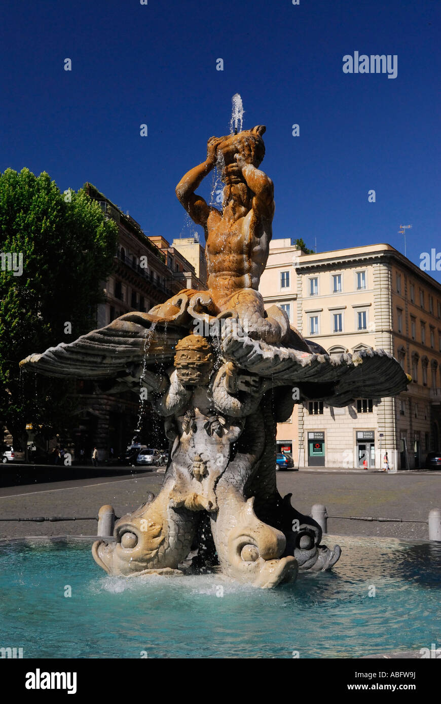 Fontaine du triton du Bernin sur la Piazza Barberini Rome Italie Banque D'Images