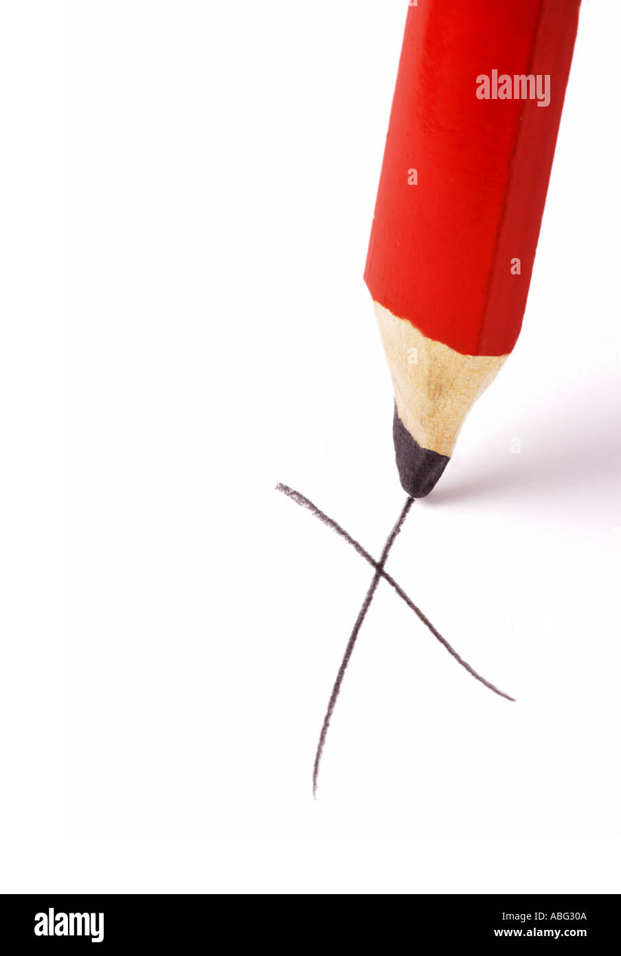 Dessin à l'écriture de gros crayon rouge faire un X une croix Banque D'Images
