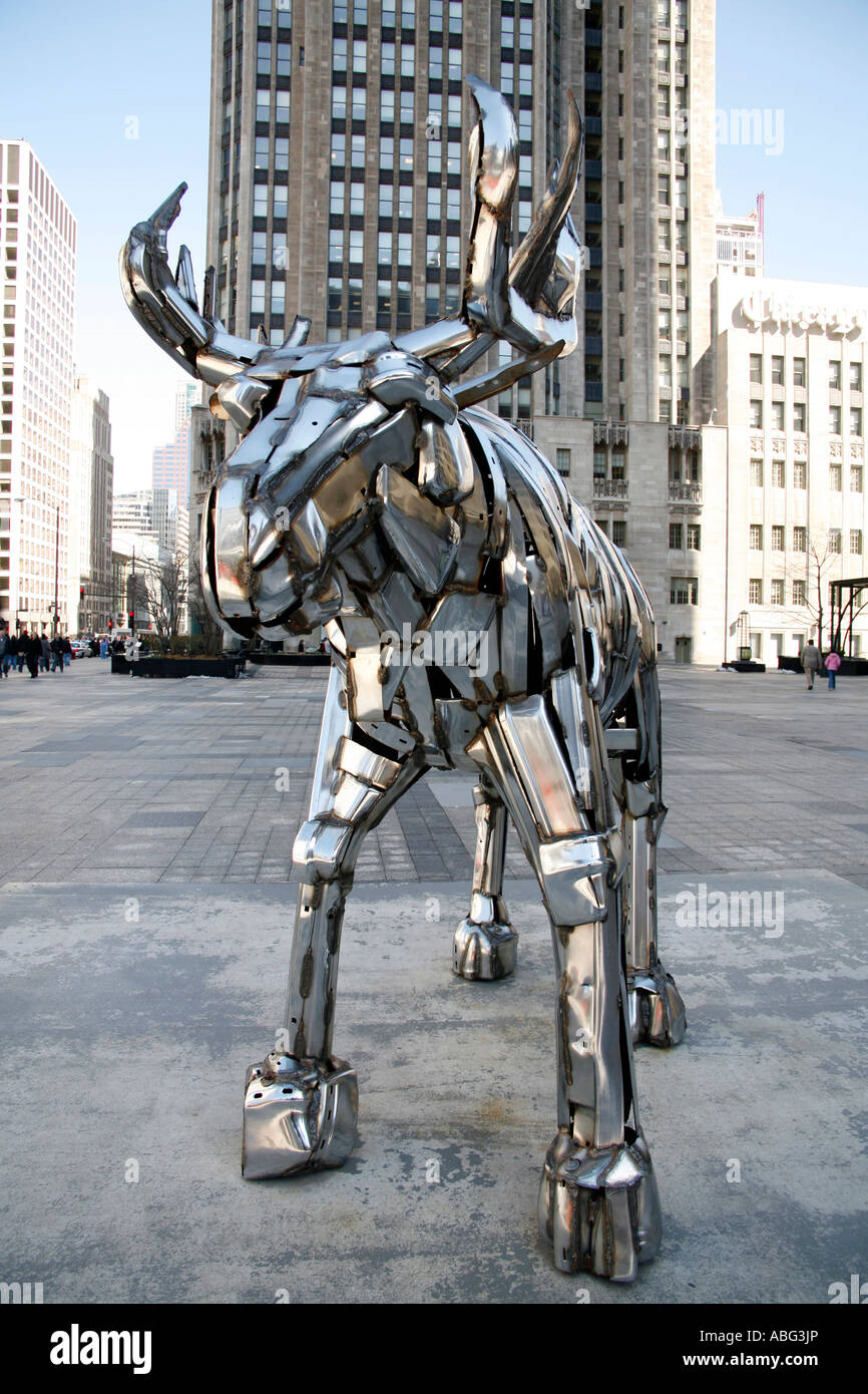 Metal sculpture orignal fabriqués à partir de pare-chocs de voiture par John Kierney pionnier en cour à Chicago Illinois USA Banque D'Images