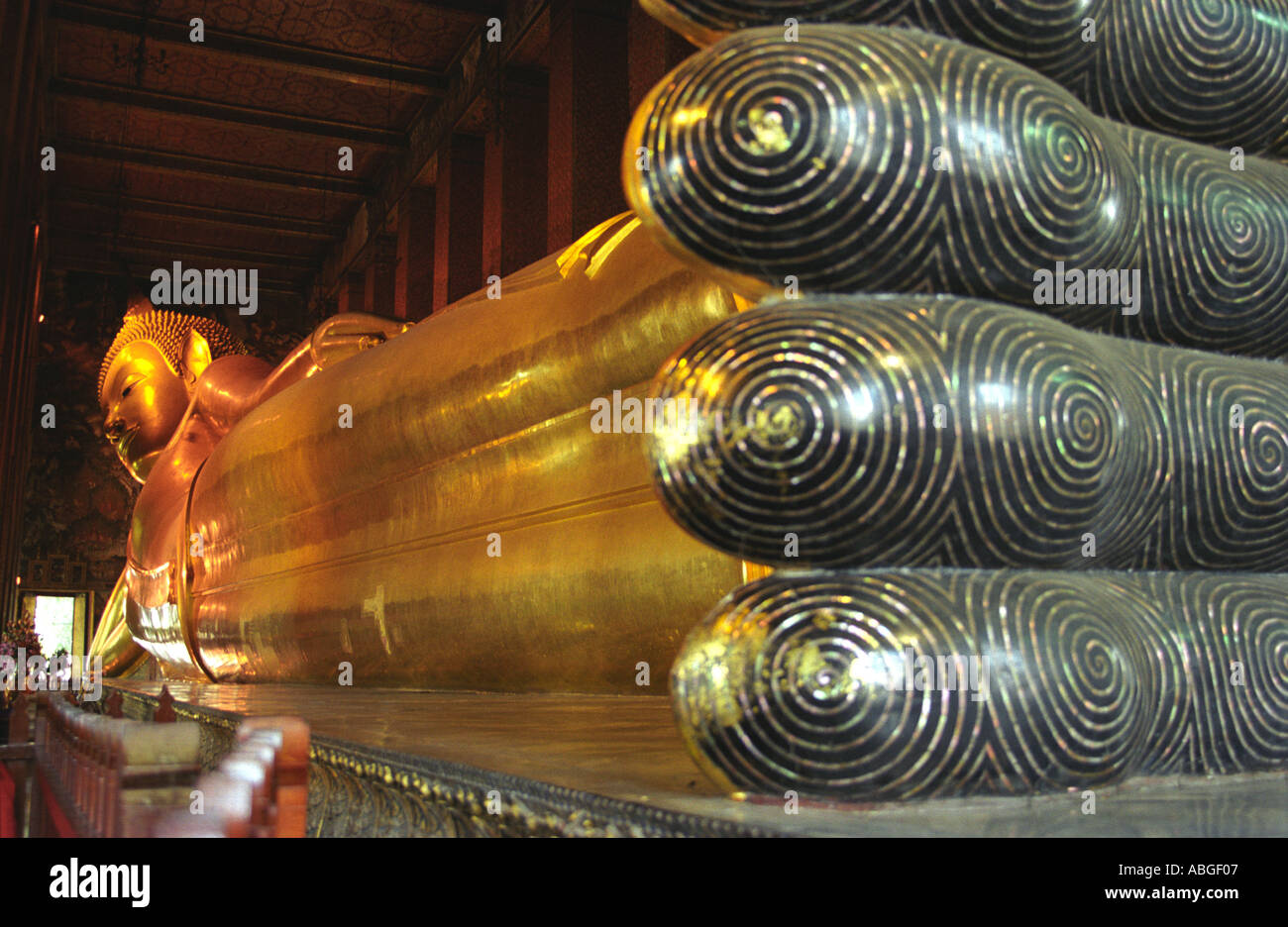 Fauteuil inclinable (sommeil) Bouddha au Temple de Wat Pho à Bangkok, Thaïlande Banque D'Images