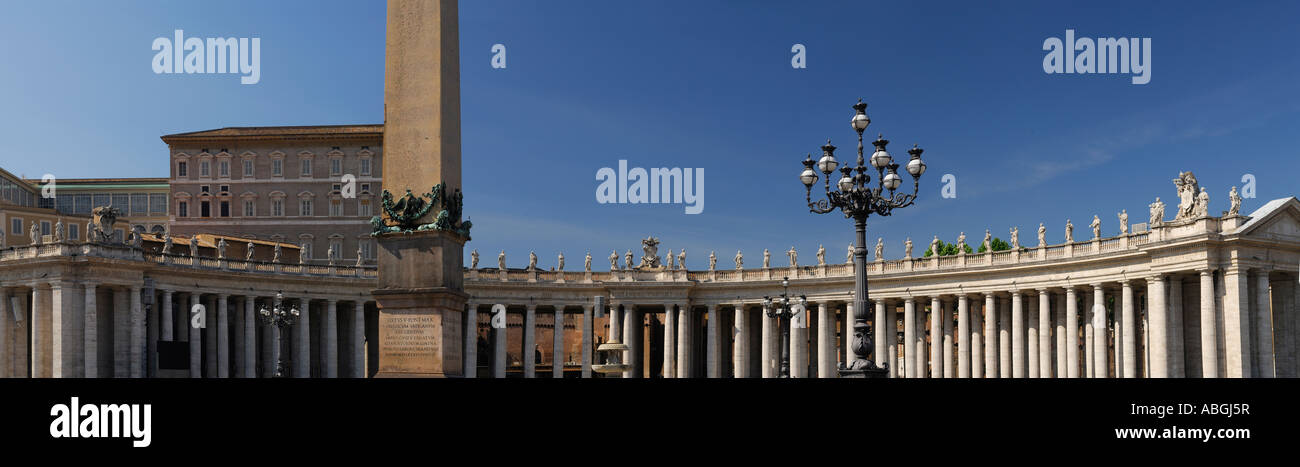 Panorama de l'Berninis à colonnade de la place Saint Pierre à Rome Banque D'Images