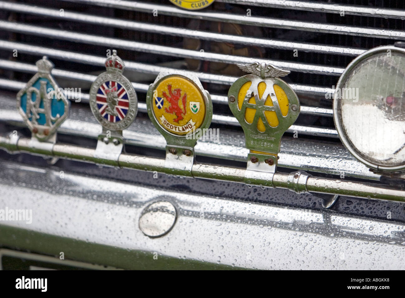 Détail de la grille avant 1958 Humber Hawk voiture classique avec vintage badges automobile Banque D'Images