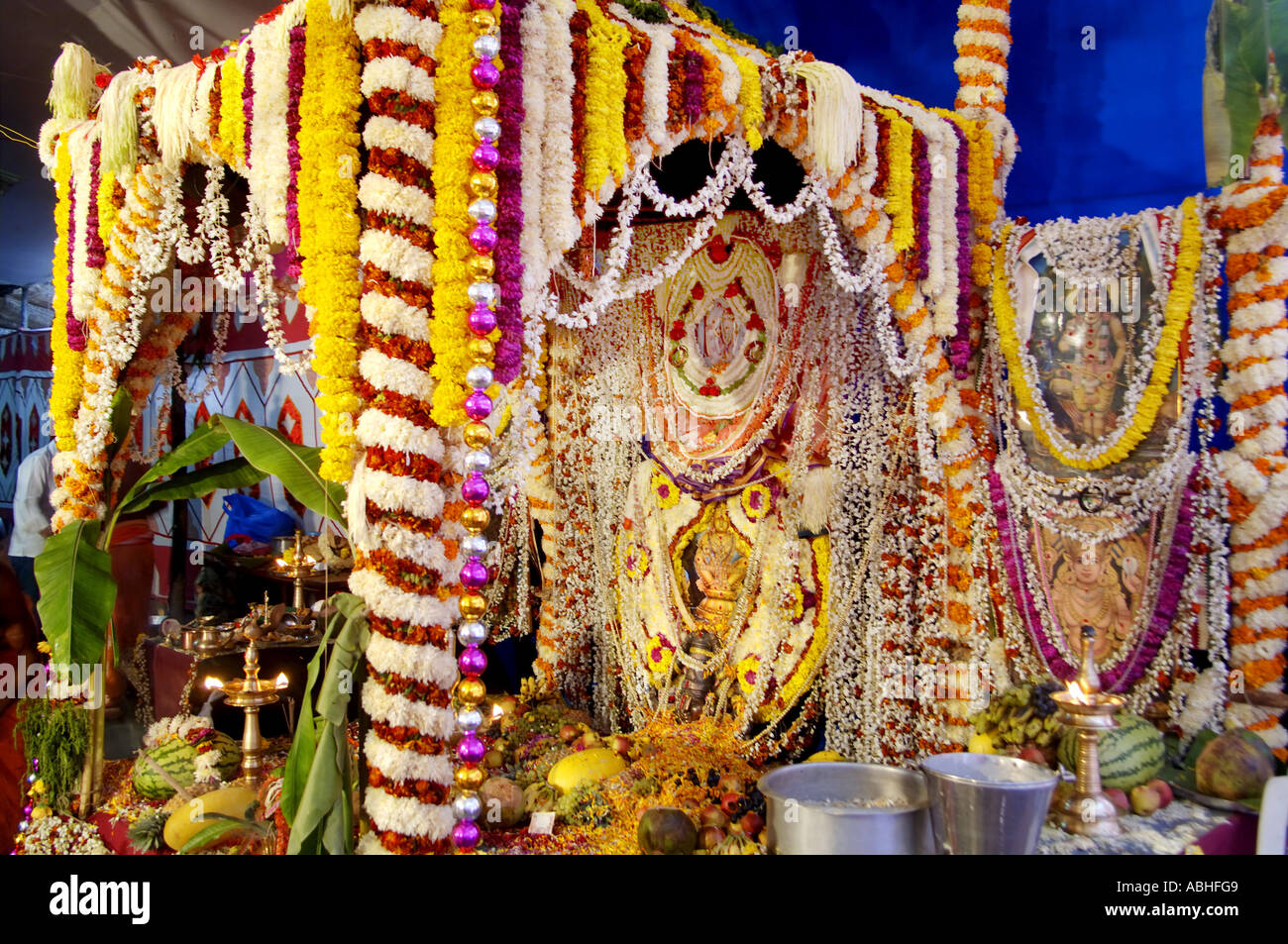HMA78867 autel Seigneur temple d'Ayyappa Pooja Kerala Inde Banque D'Images