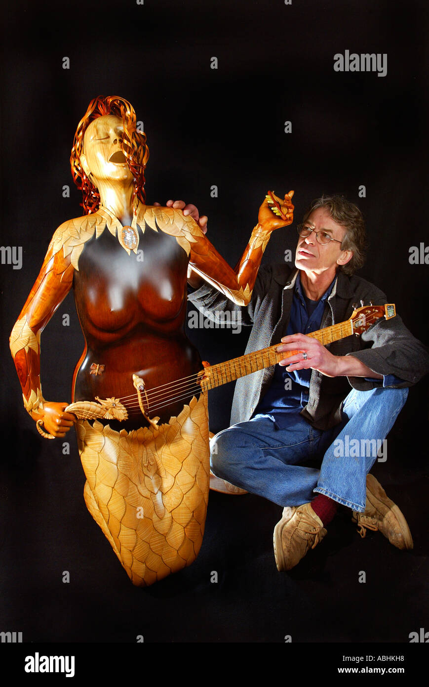 Andy luthier Manson avec sa sirène création Banque D'Images