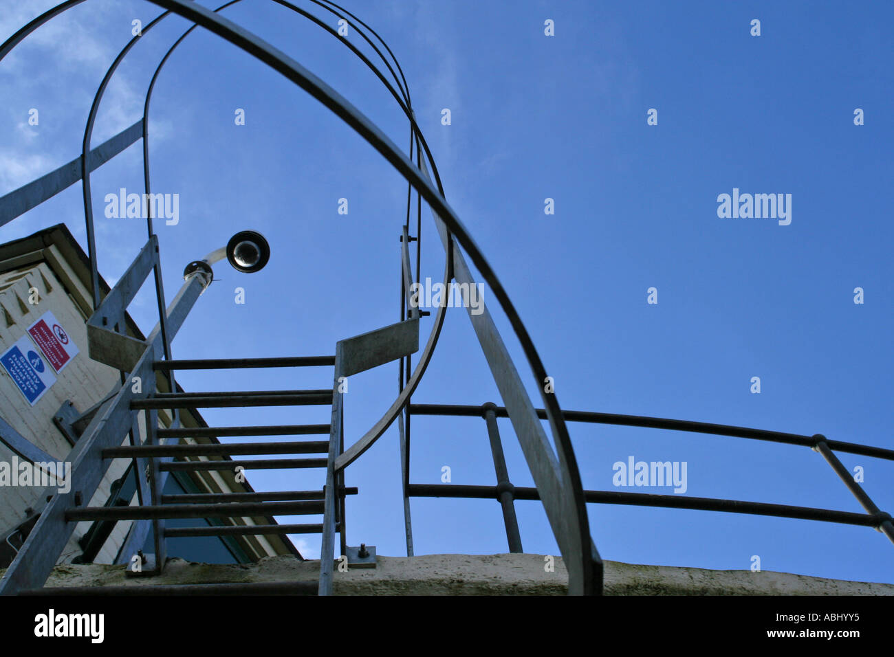 L'échelle d'accès pour l'entretien de la tour de l'eau à la station hydroélectrique de Bonnington, New Lanark, en Ecosse. Banque D'Images