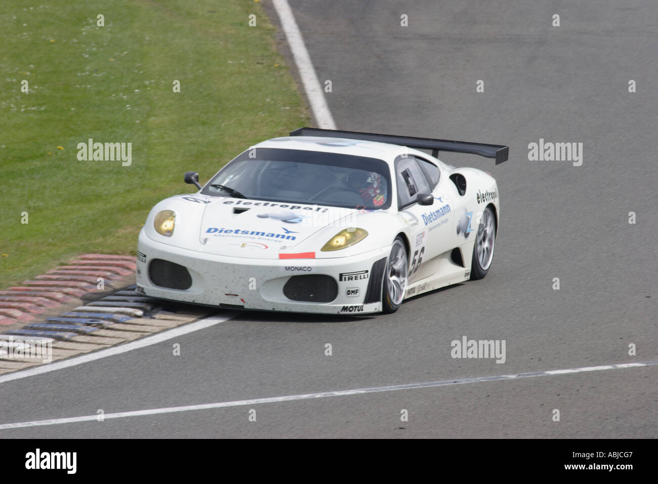 Pas de voiture 59 Ferrari 430 GT2 Matteo Bobbi et Rui Aguas FIA GT Championship round 1 mai 2006 à Silverstone Banque D'Images