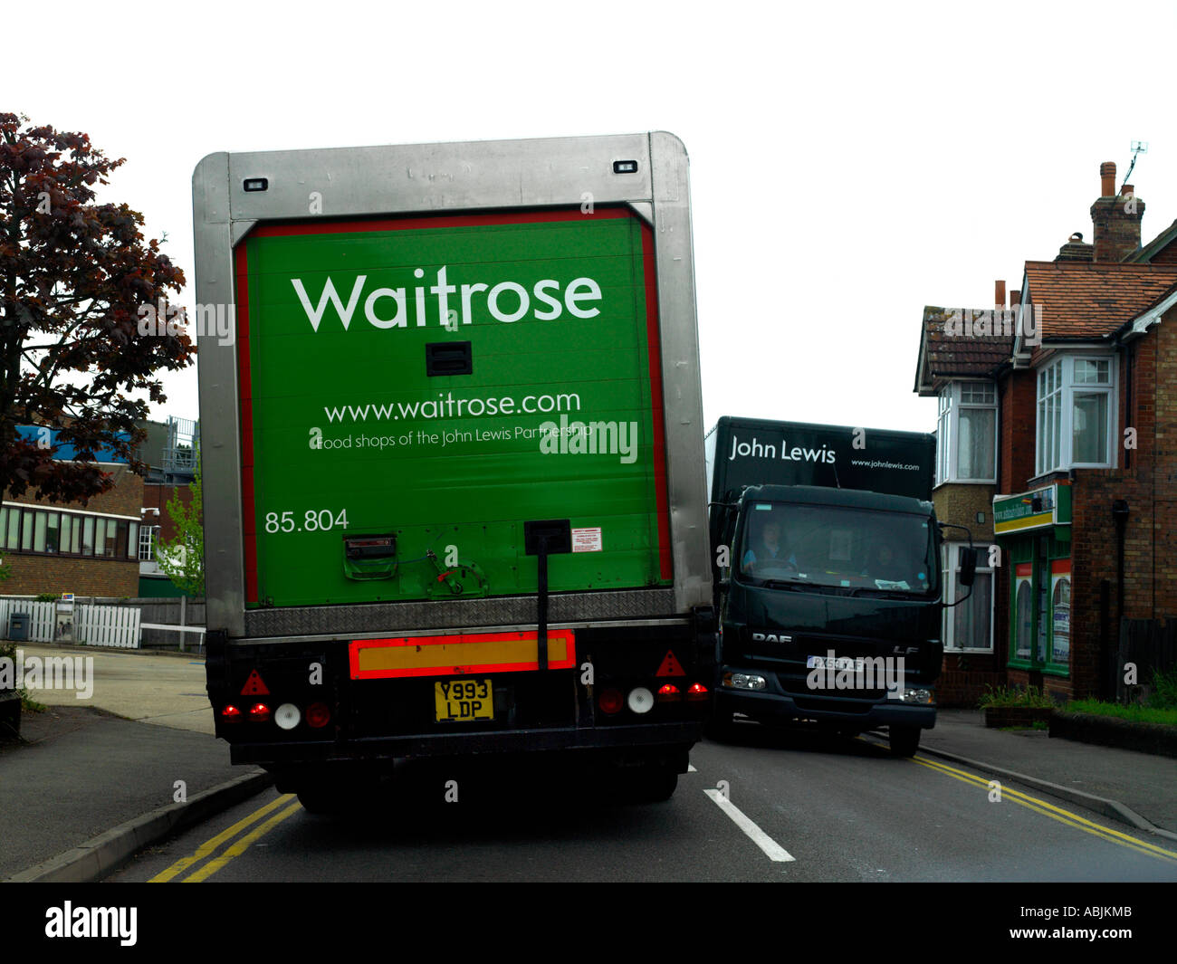 Waitrose et John Lewis en camions Ashstead Surrey England Banque D'Images