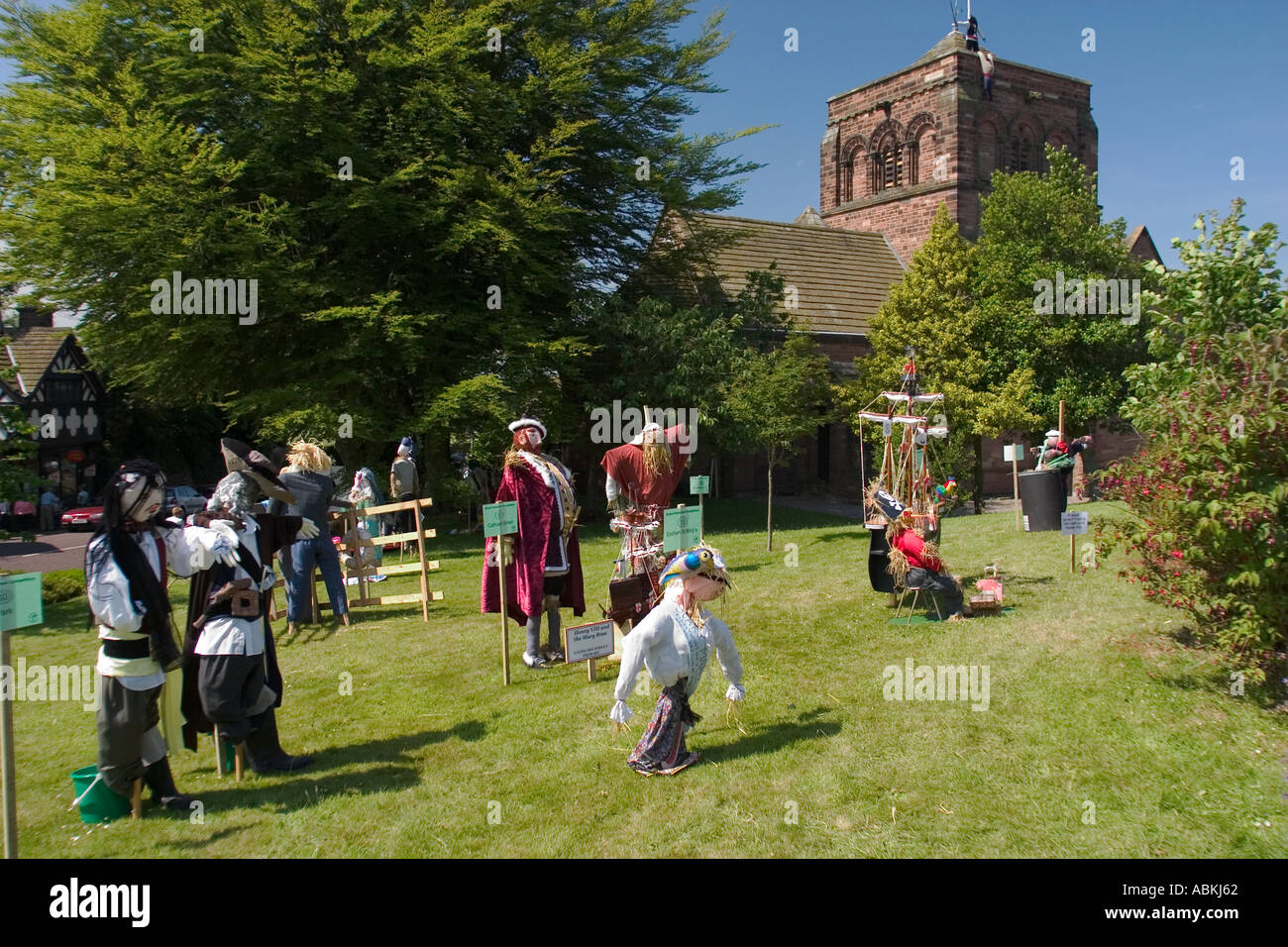 Thornton Hough festival d'épouvantails Wirral UK Juin 2005 Banque D'Images