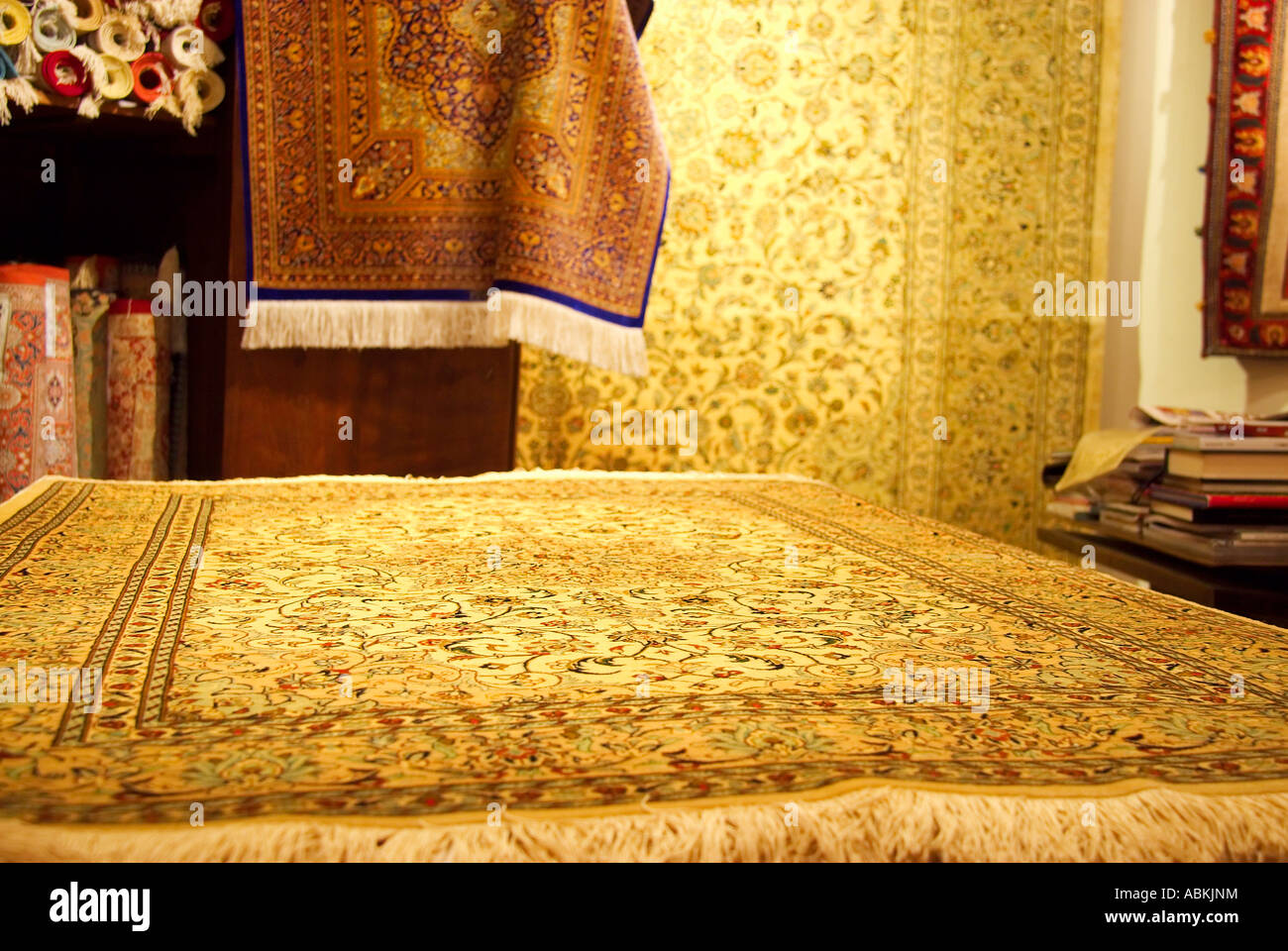 Mille et une boutique de tapis persans d'affichage Magasin de Dubaï Photo  Stock - Alamy