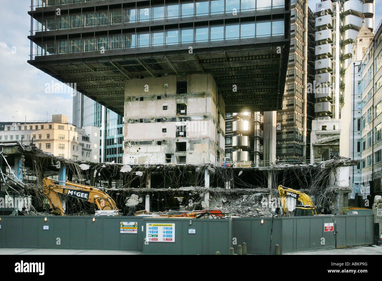 Démolition de bâtiments de bureau urbain et le réaménagement du quartier financier de Londres UK Banque D'Images