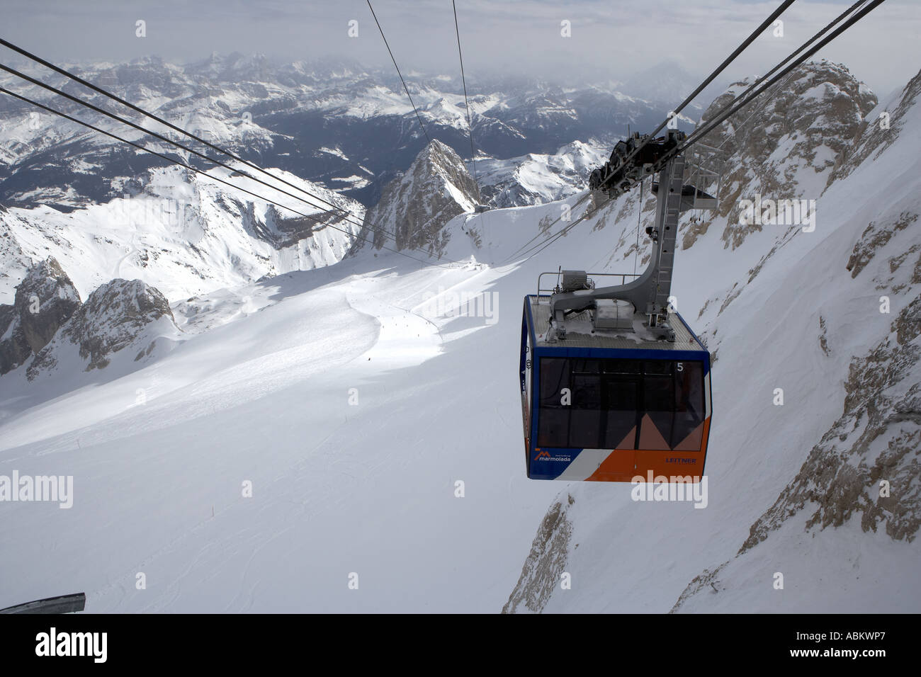 Le glacier de MARMOLADA vu de la Marmolada Italie Malga Ciapela à câbles Banque D'Images