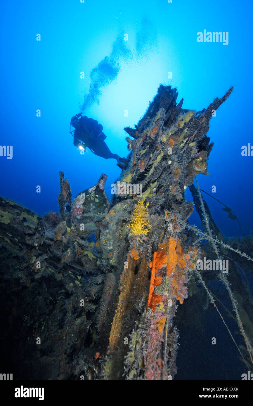Plongée sous-marine sur une épave Banque D'Images