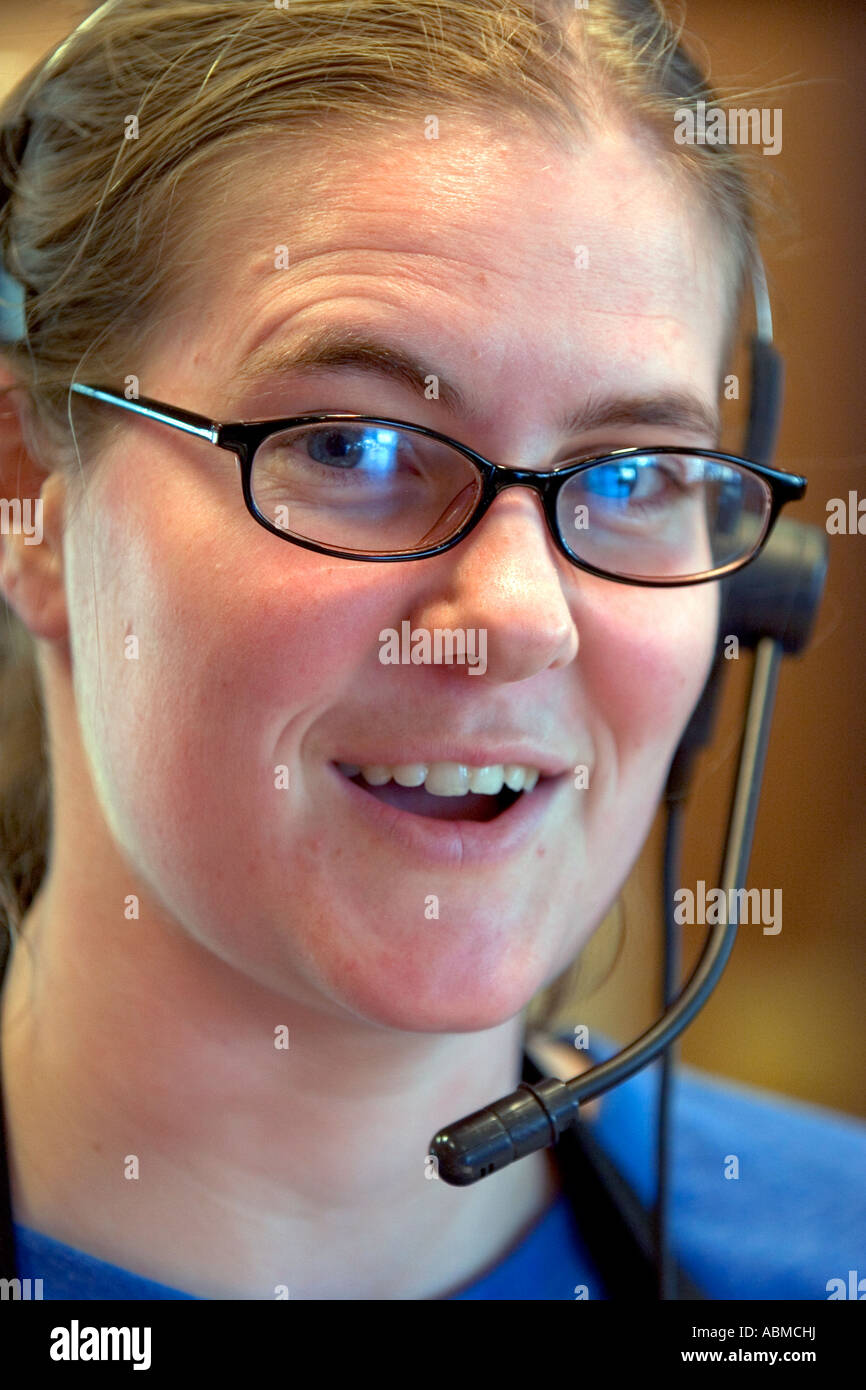 Portrait of a Girl wearing a headset au travail dans un Boise IDAHO Banque D'Images