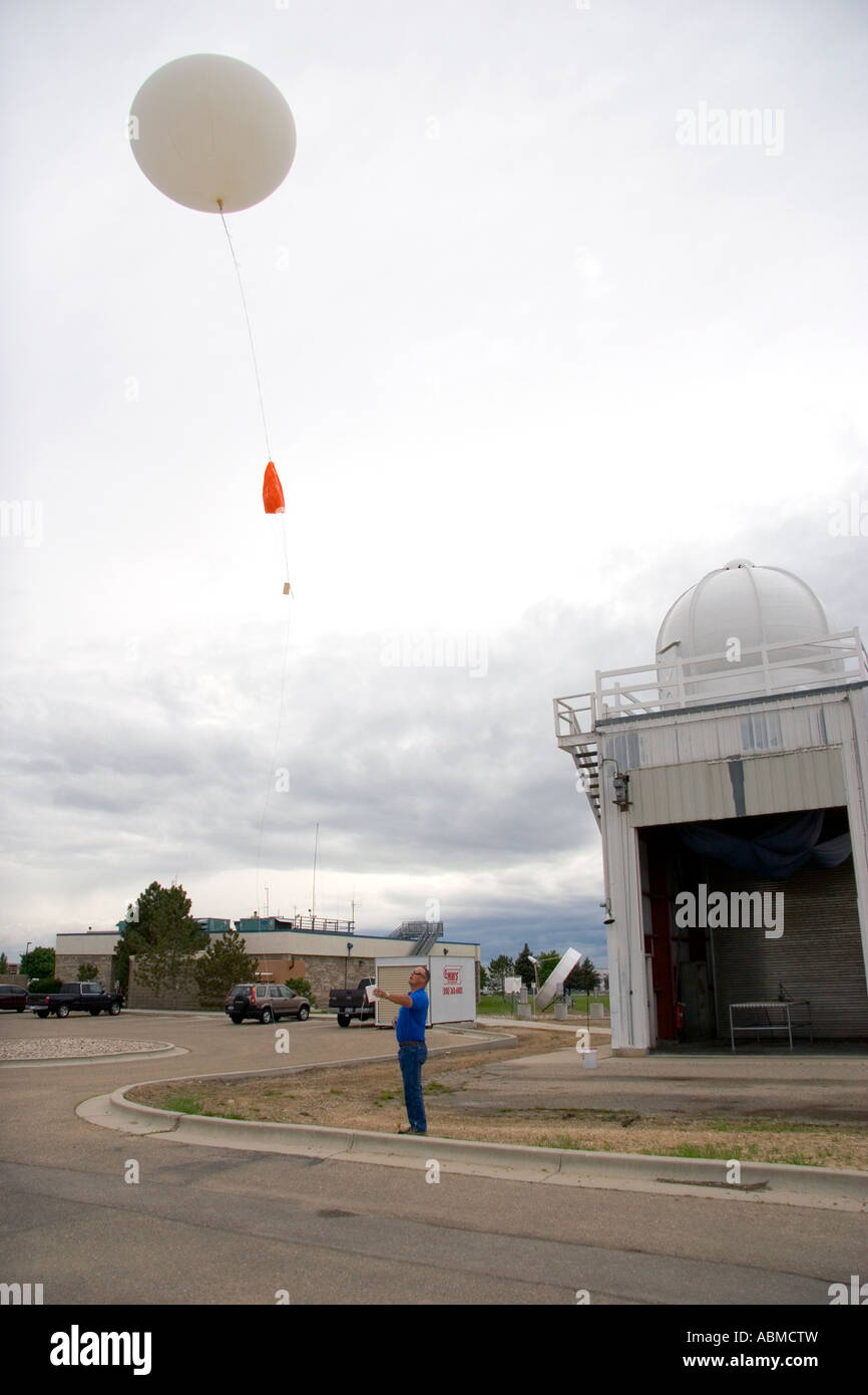 Ballon météo Banque de photographies et d'images à haute résolution - Alamy