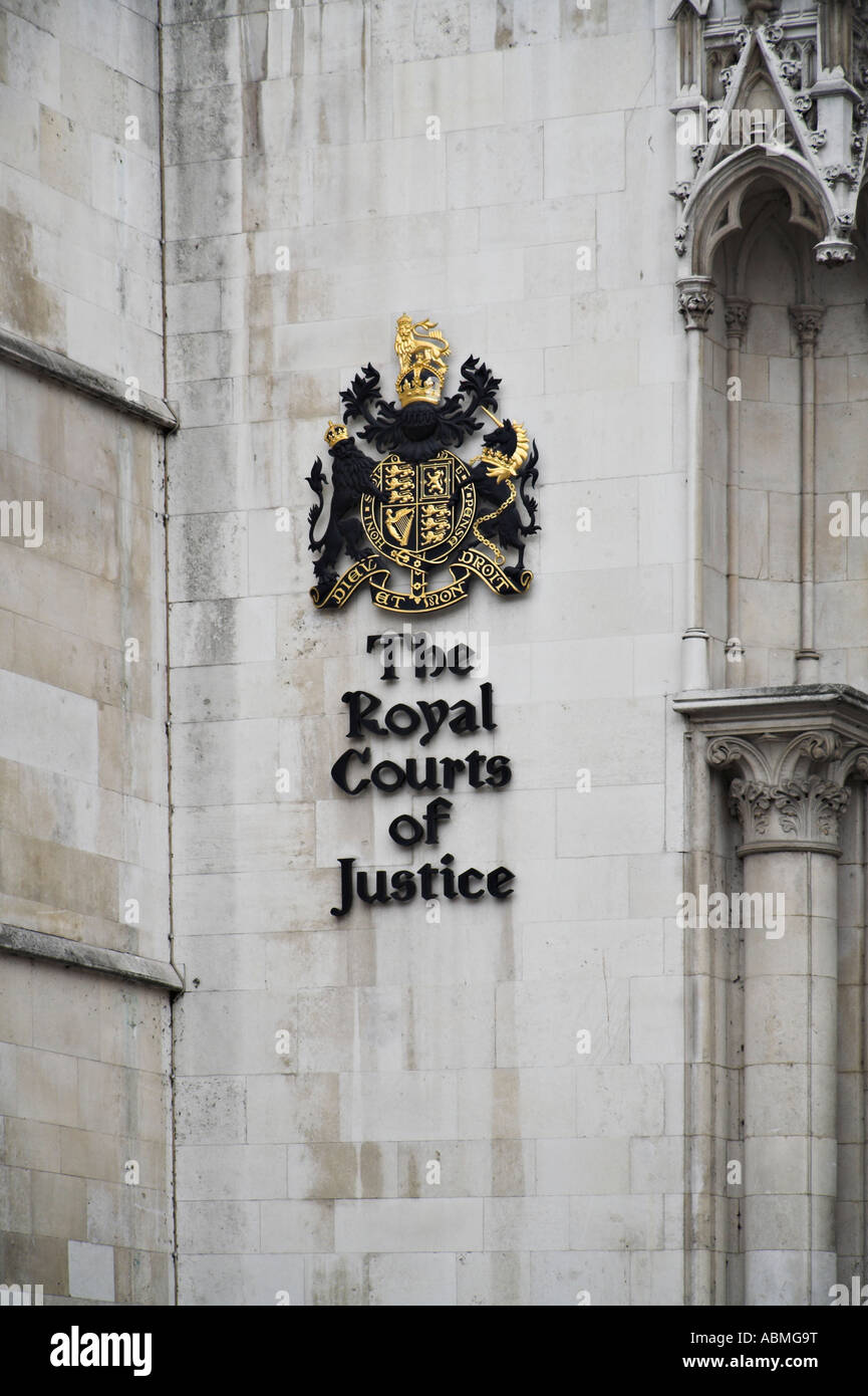 Situé sur le Strand, London est la Royal Courts of Justice. Banque D'Images
