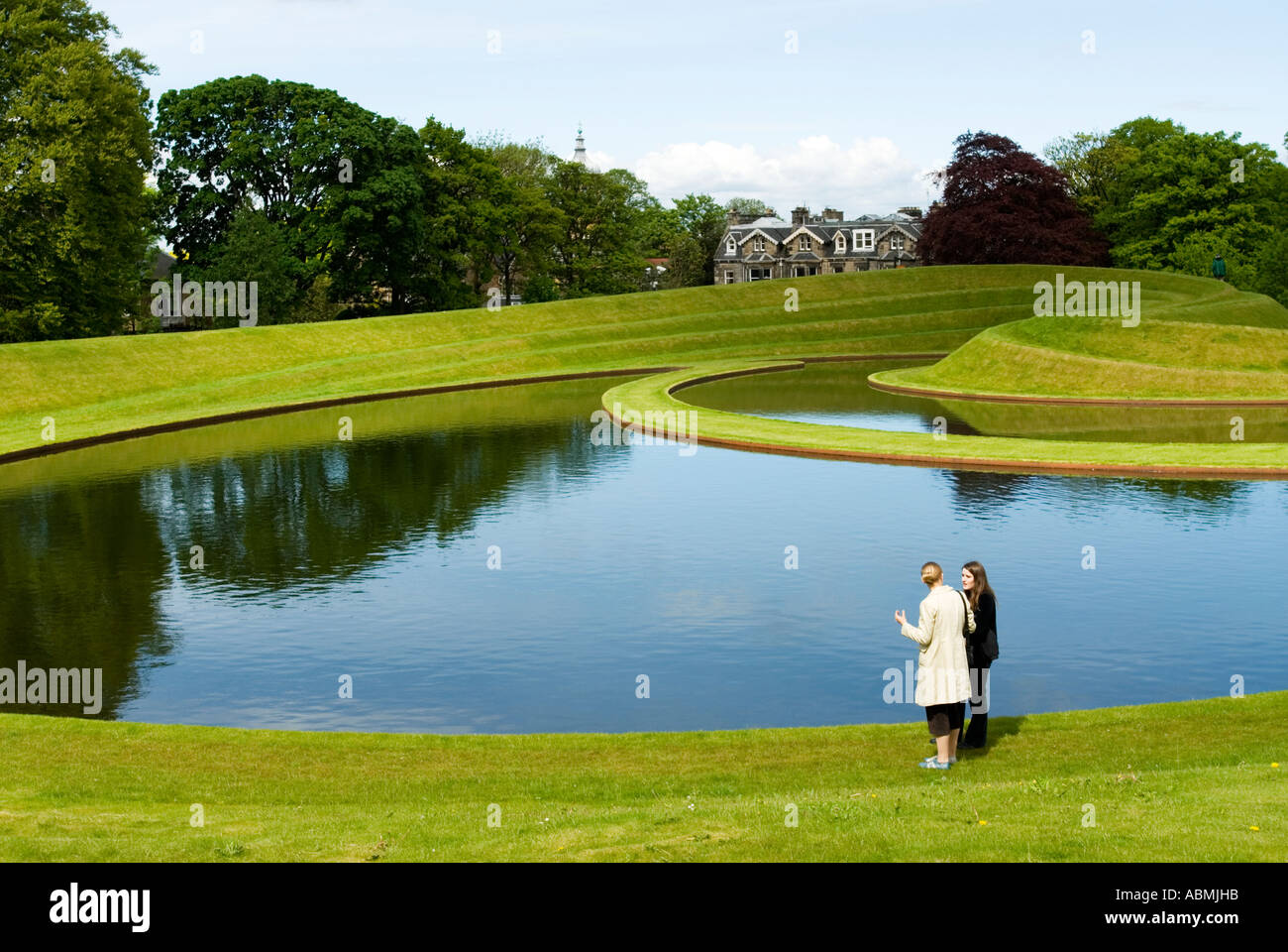 Parc paysager et lac au Scottish National Gallery of Modern Art à Edimbourg en Ecosse Banque D'Images Parc paysager et lac au Scottish National Gallery of Modern Art à Edimbourg en Ecosse Banque D'Images