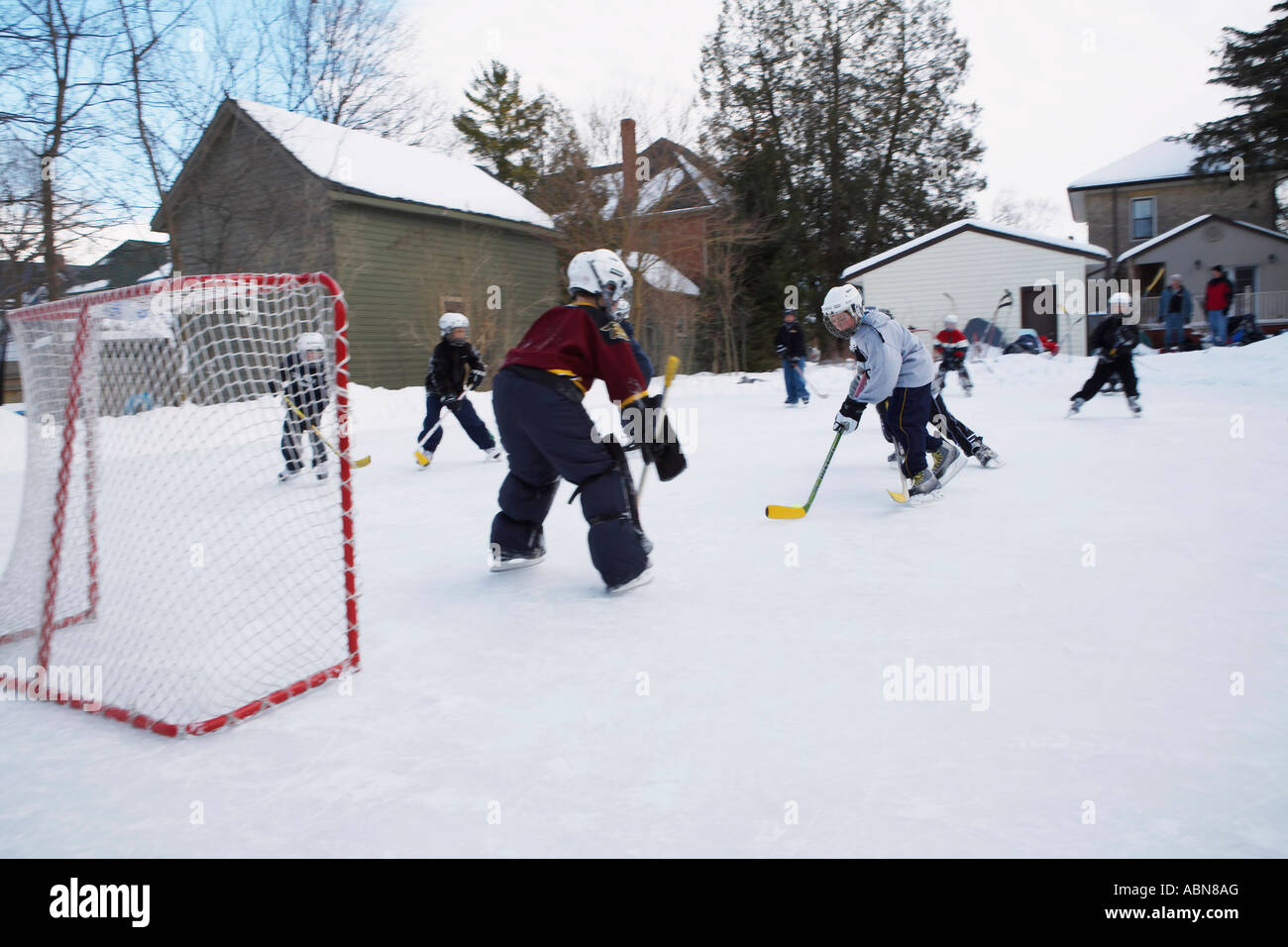 Enfants jouant au Hockey Banque D'Images