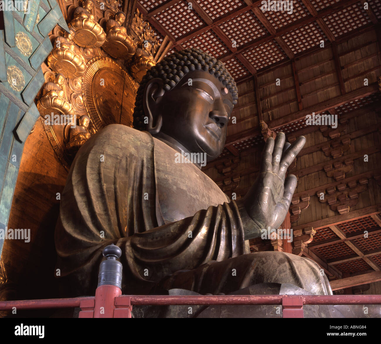 Le Grand Bouddha Vairocana au temple Todaiji à Nara au Japon la plus grande statue en bronze Banque D'Images