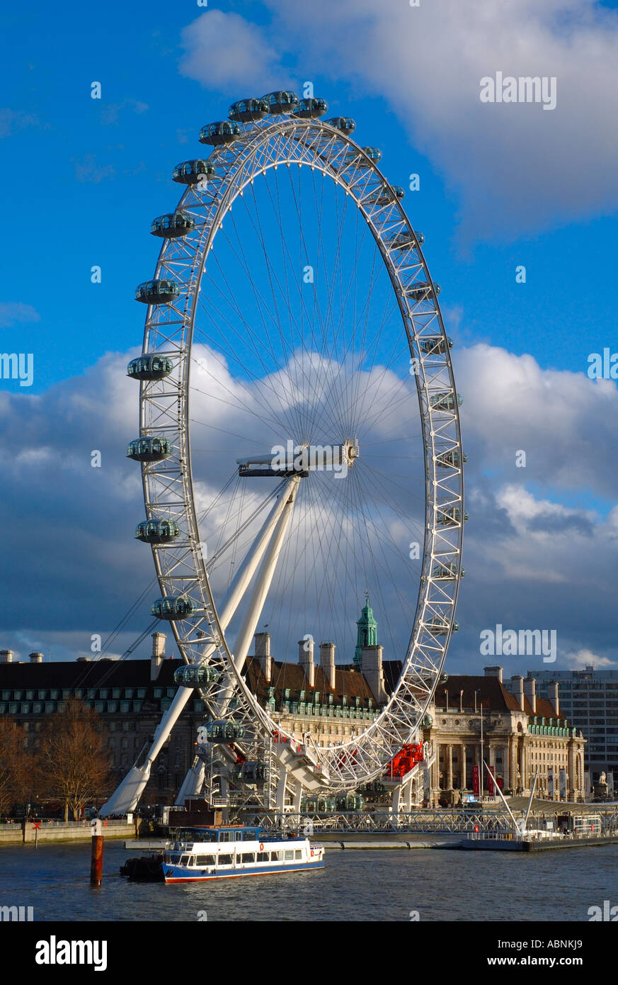 London Eye, Banque du Sud, de la rivière Thames, London, England, UK, FR. Banque D'Images