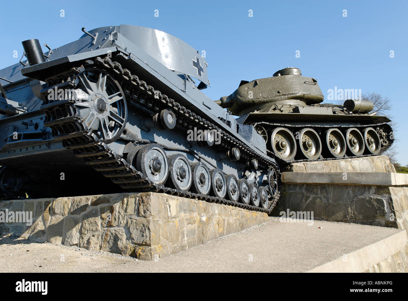 L'allemand et le russe mémorial de guerre de réservoir à Sanok Col Slovaquie Banque D'Images