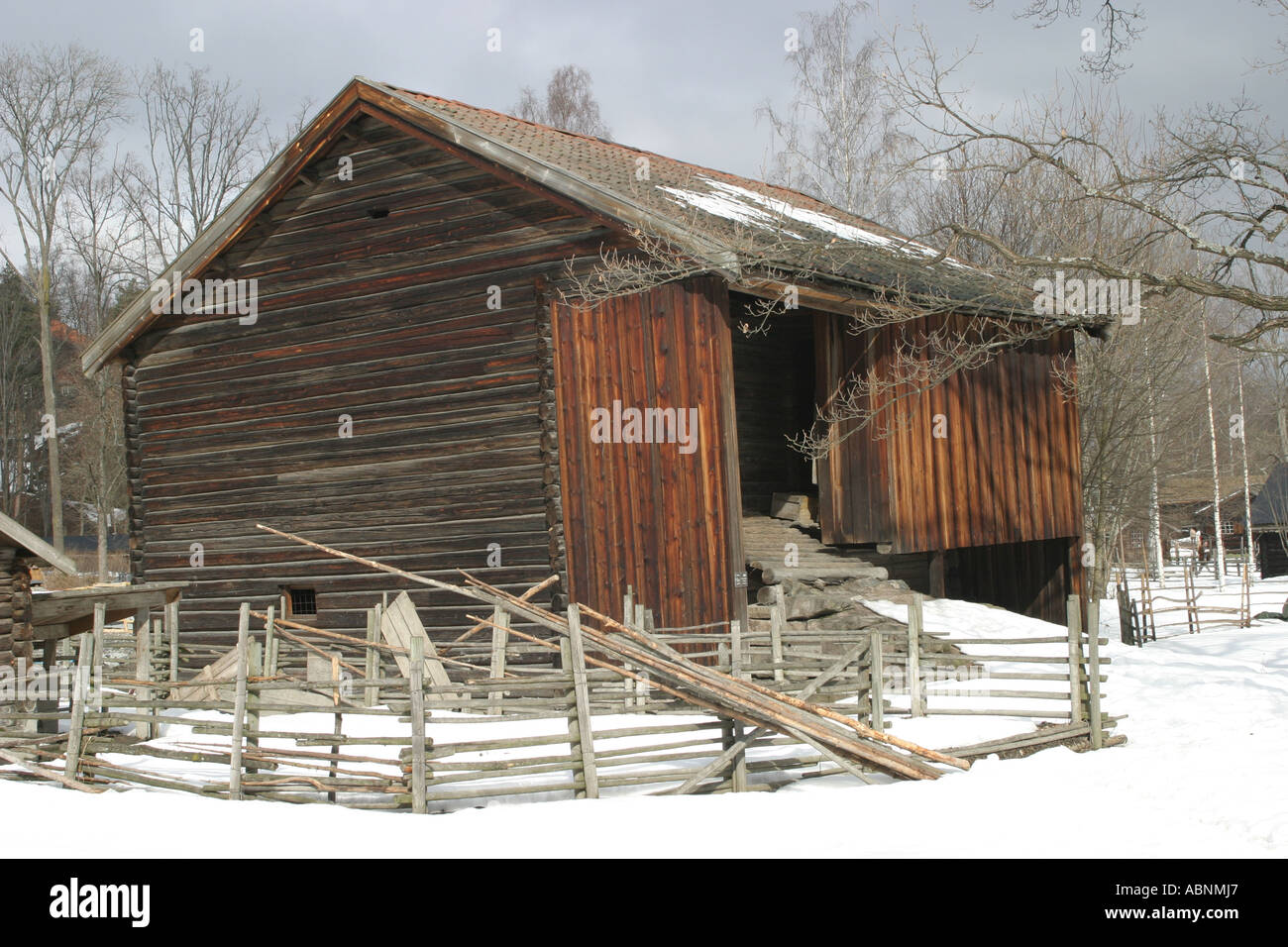 Une vieille cabane norvégienne dans le musée en plein air à Oslo. Banque D'Images