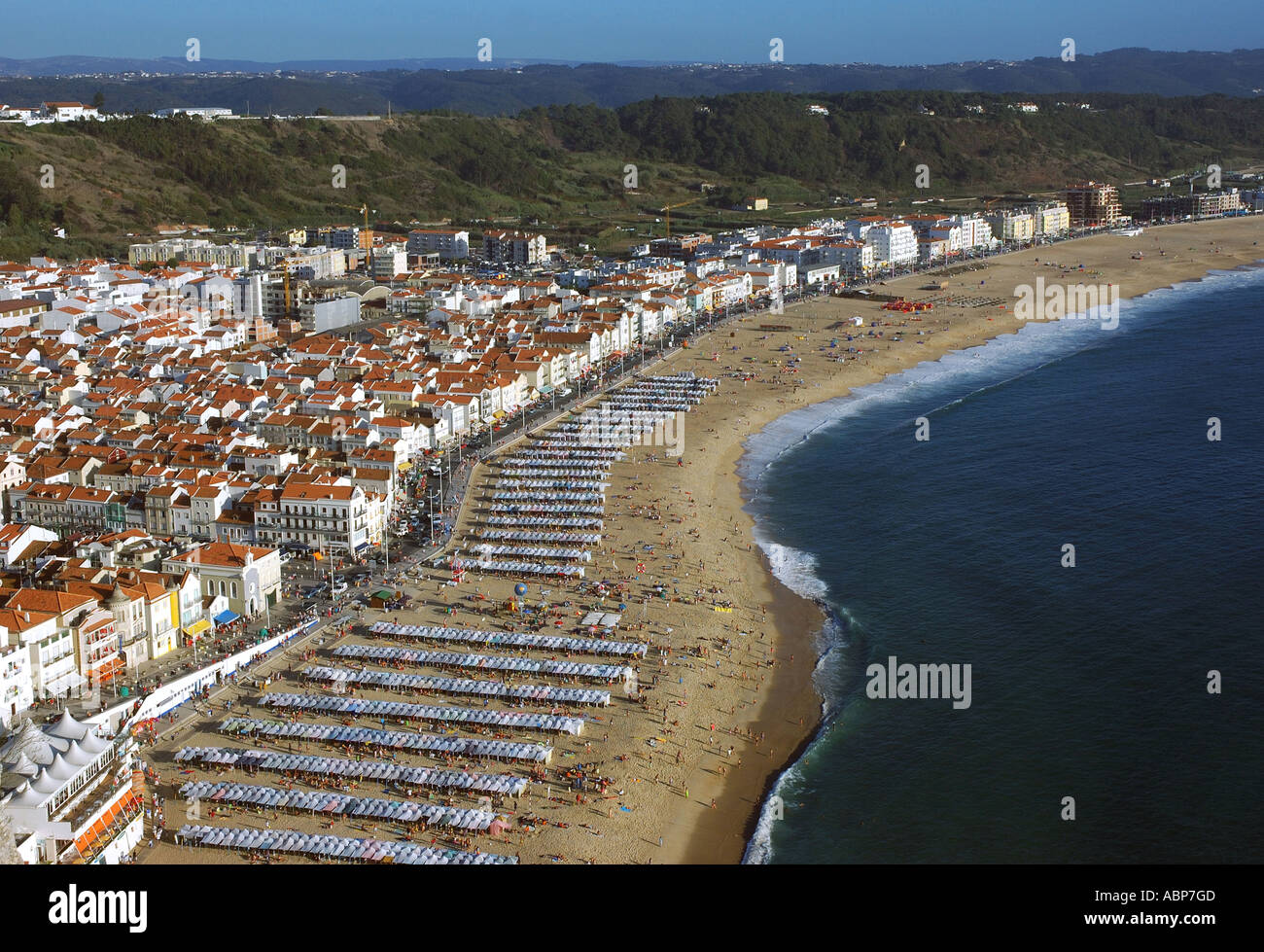 Superbe vue aérienne de la plage et du front de mer Nazare Sitio Costa Prata Portugal Iberia Europe Océan Atlantique portugais Banque D'Images