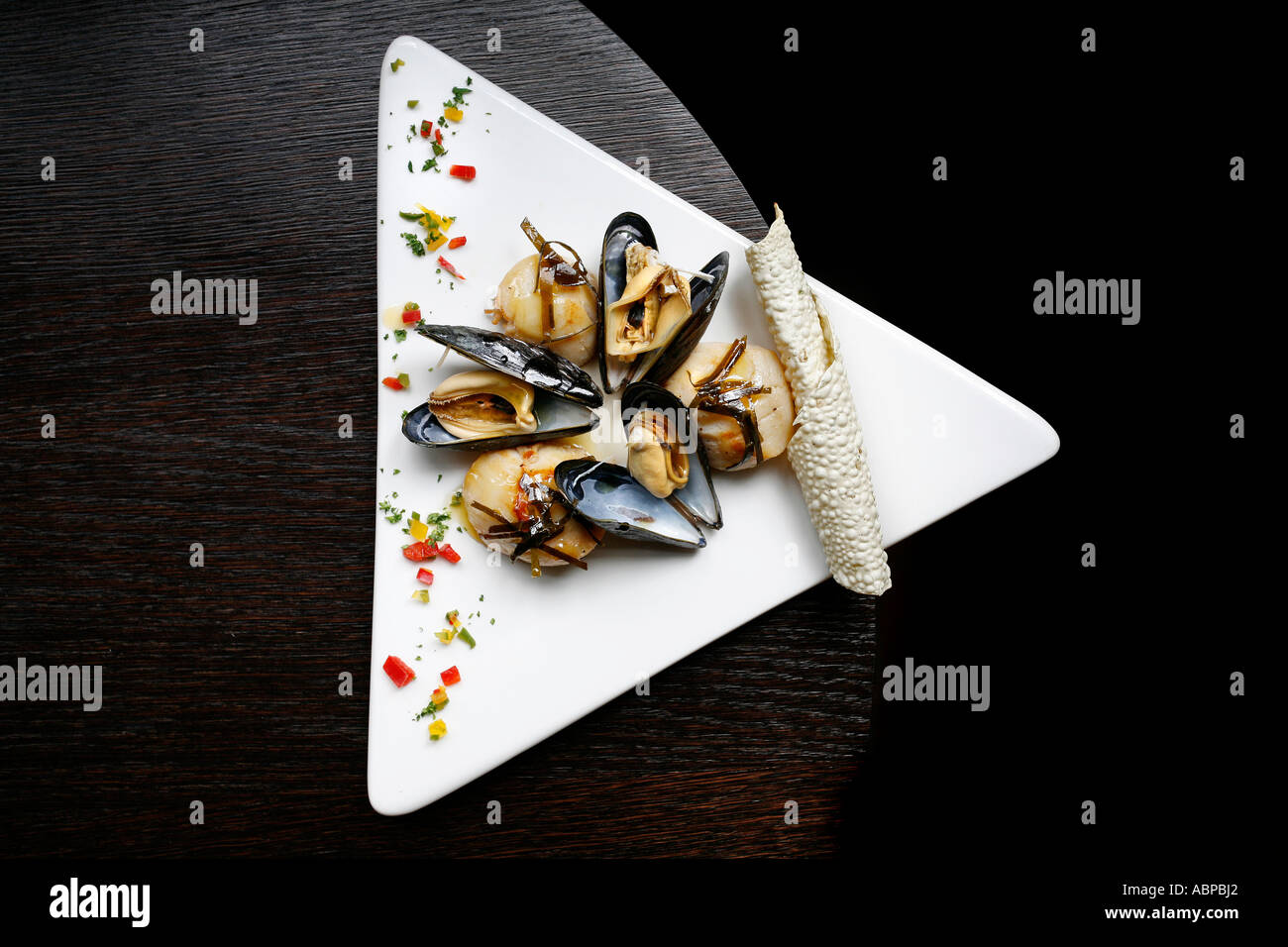 Moules sur une plaque blanche Banque D'Images